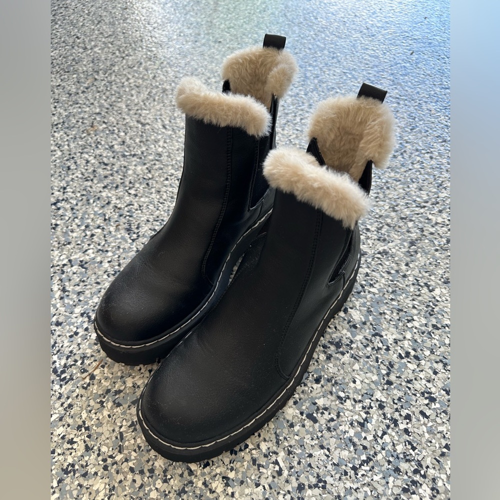 Faux fur outlined boots